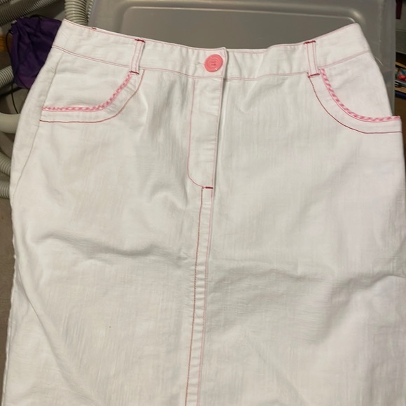 mac & jac Dresses & Skirts - White slightly stretch skirt.